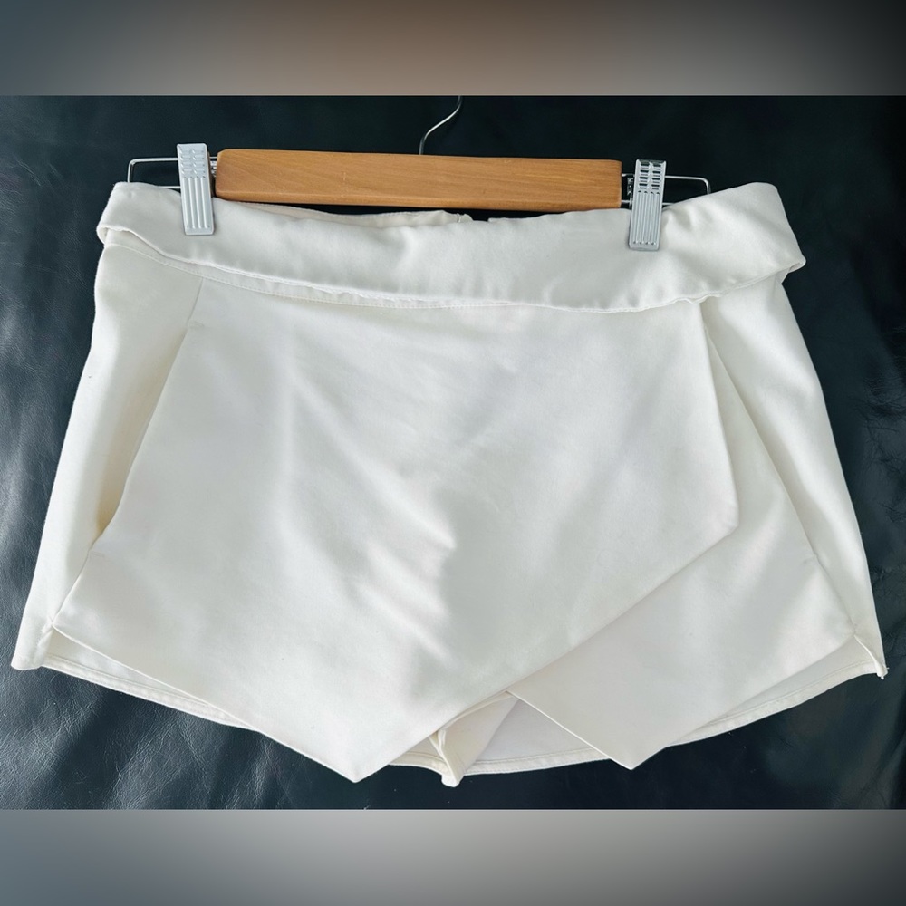 Zara Skorts Shorts + Skirt High Wasted Sz S or EU 5 White